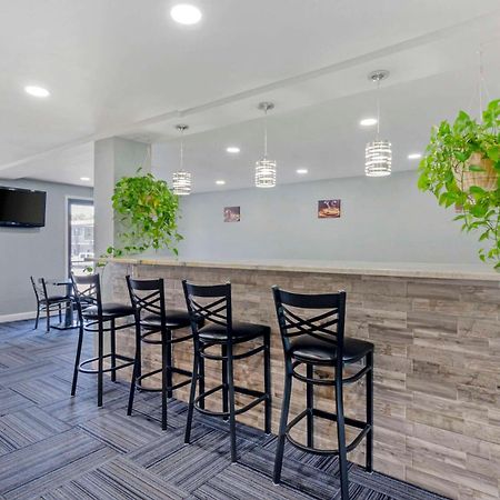 Suburban Studios Verona - Staunton North מראה חיצוני תמונה